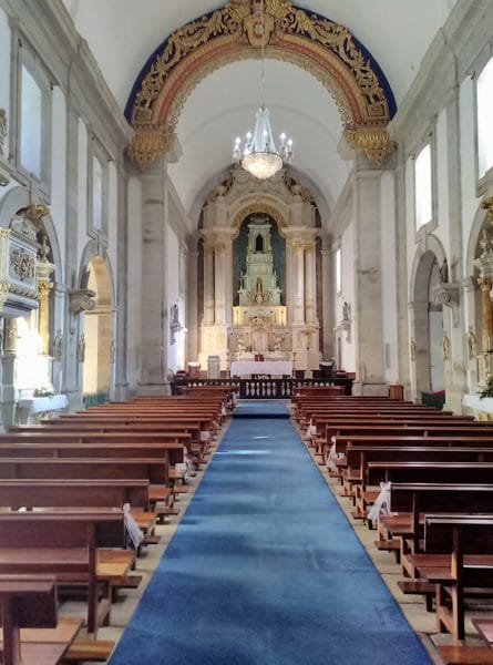 intérieur du sanctuaire Notre-Dame de Peneda